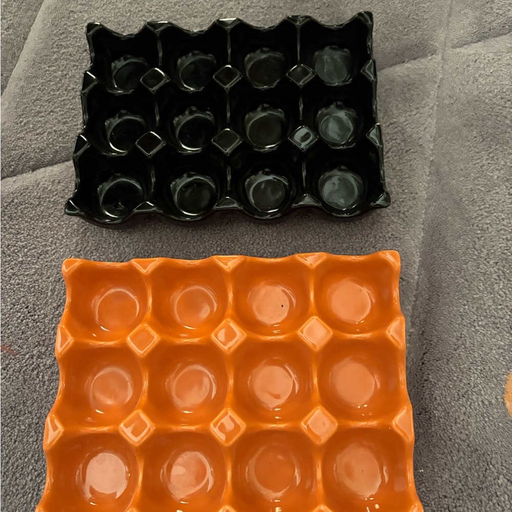 Ceramic Egg Holder Set - Black and Orange